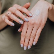 Bye-bye Kulit Kusam, Ini Rekomendasi Body Serum untuk Mencerahkan Kulit!