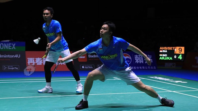 Mohammad Ahsan/Hendra Setiawan akan menghadapi Aaron Chia/Soh Wooi Yik di final Kejuaraan Dunia 2022. Berikut fakta jelang laga tersebut.
