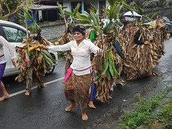 Mengenal Tari Baris Memedi yang Dipercaya Antarkan Roh ke Surga
