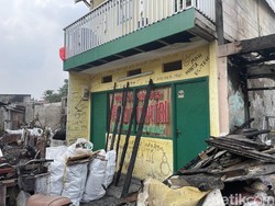 Runutan Cerita Warteg Simprug Tak Terbakar hingga Penuh Coretan Protes