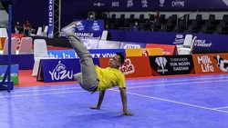 Aksi Breakdance Pria Berkaki Satu Hebohkan Final Para Badminton International 2022