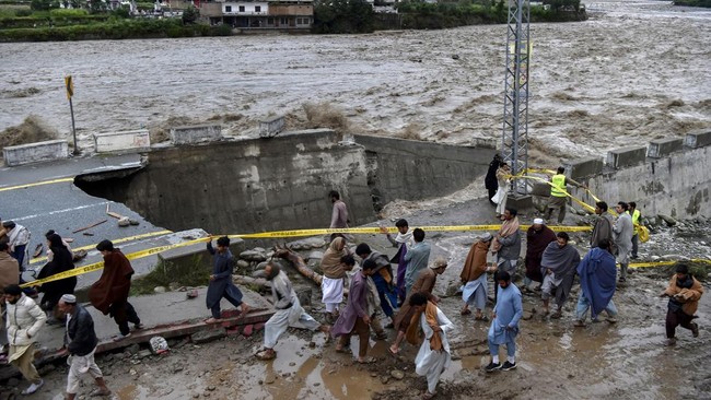 Kemlu RI membeberkan kondisi warga negara Indonesia (WNI) yang tinggal di Pakistan saat banjir parah menerjang negara Asia Selatan ini.