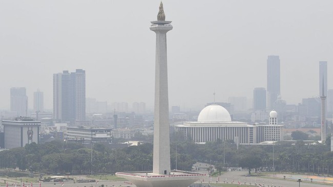 Kualitas udara Jakarta masuk kategori tak sehat dan bisa berdampak ke kesehatan. 