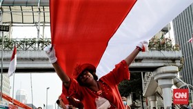 FOTO: Masyarakat Ramaikan Kirab Bendera Merah Putih Sepanjang 1,7 Km