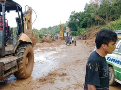 Longsor Terjang Jalinsum di Lumbanjulu Toba, Lalin Sempat Macet