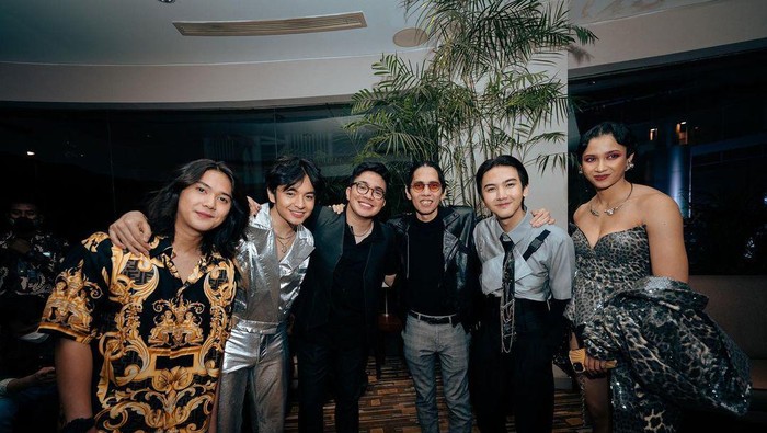 Intip Gaya Para Pemain Film 