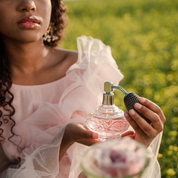 img-title 3 Rekomendasi Parfum Lokal dengan Wangi Floral yang Cocok untuk Zodiak Berelemen Api