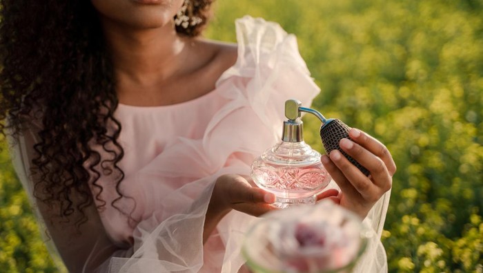 3 Rekomendasi Parfum Lokal dengan Wangi Floral yang Cocok untuk Zodiak Berelemen Api