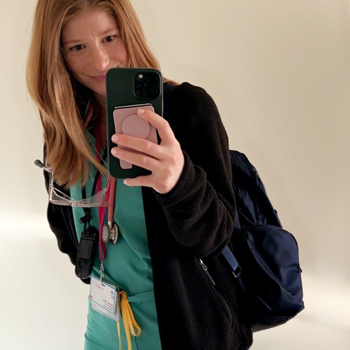 <p>Jennifer dan Nayel merupakan lulusan Standford University dengan gelar human biology, Bunda. Setelahnya, Jennifer melanjukan studinya di Mount Sinai's Ichan School of Medicine. (Foto: Instagram: @jenniferkgates)</p>
