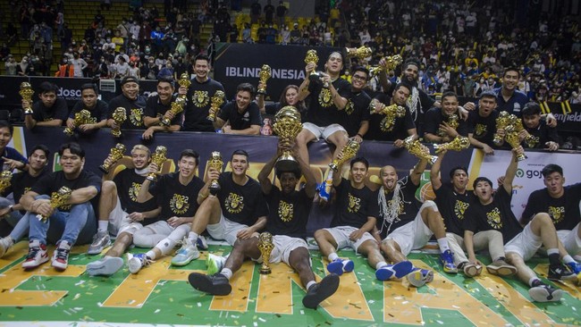 Satria Muda Pertamina juara Liga Bola Basket Indonesia (IBL) 2022 usai kalahkan Pelita Jaya Bakrie 89-74 pada final di GOR C-Tra Arena, Minggu (28/8).