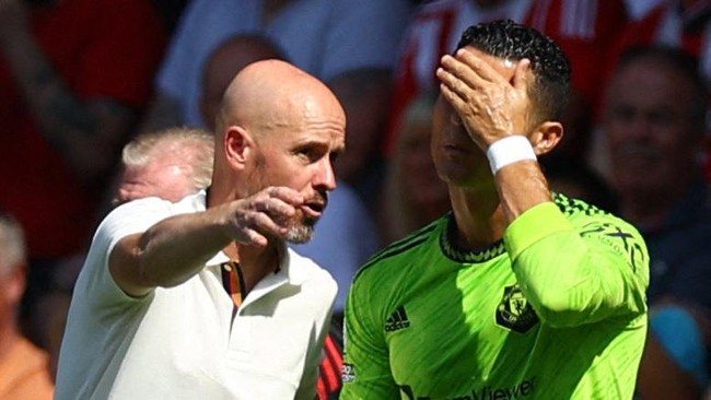 Cristiano Ronaldo masih berpeluang besar meninggalkan Manchester United setelah pelatih Erik ten Hag tidak bisa menjamin CR7 bertahan pada musim ini.
