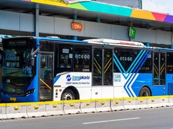 Sejumlah Rute TransJakarta Dialihkan Imbas Demo di Patung Kuda Jakpus
