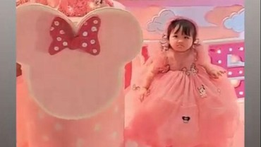 img-title 7 Foto Pesta Ulang Tahun Ke-1 Sarah Anak Ahok & Puput, Meriah Serba Pink!