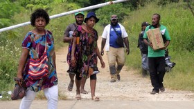 FOTO: Warga Papua Nugini Masuk Indonesia Lewat 'Jalur Tikus'