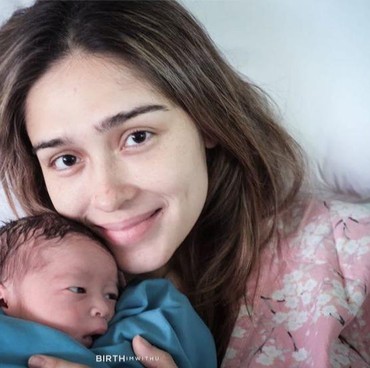 7 Potret Bahagia Yasmine Wildblood & Abi Yapto Dikaruniai Baby Boy