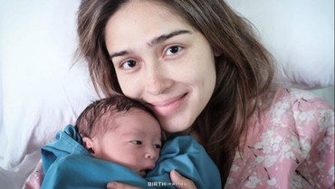 7 Potret Bahagia Yasmine Wildblood & Abi Yapto Dikaruniai Baby Boy