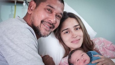 img-title Nama Panjang & Paras Anak Ketiga Yasmine Wildblood & Abi Yapto Disorot