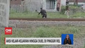 VIDEO: Aksi Kejar-kejaran dan Duel di Pinggir Rel