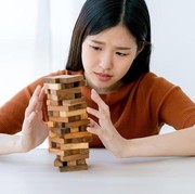 Saat Banyak Pikiran, 5 Zodiak Ini Paling Gampang Dilanda Stres!