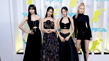 BLACKPINK KEMBALI MENGGELAR KONSER