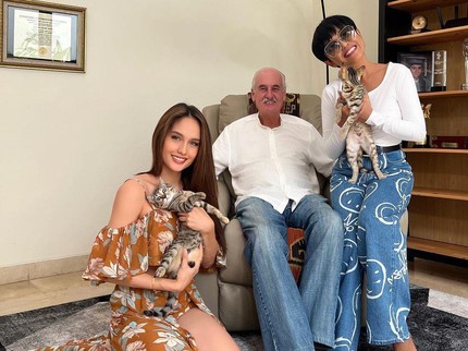 7 Potret Rumah 'Sederhana' Cinta Laura, Desain Elegan & Banyak Cahaya Alami
