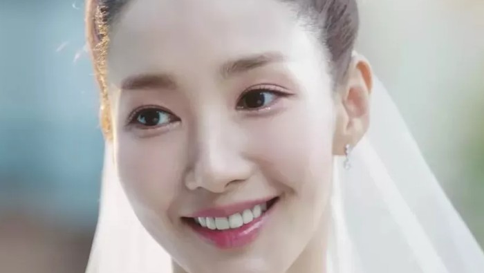 Dalam drama ini, Park Min Young berperan sebagai Choi Sang Eun, perempuan yang juga dikenal sebagai sosok