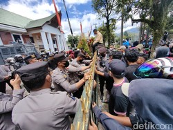 Demo Putusan Sengketa Lahan Lapangan Gembira Tana Toraja Ricuh