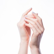 Tren Nail Slugging untuk Merawat Kuku Kering Akibat Sering Pakai Kuteks, Beneran Ampuh?