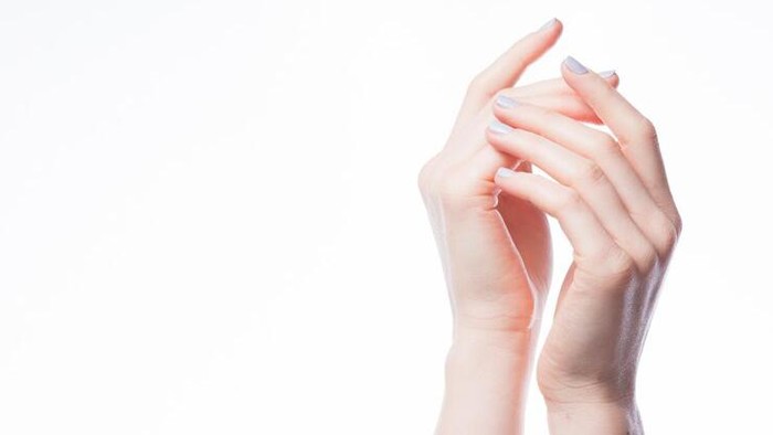 Tren Nail Slugging untuk Merawat Kuku Kering Akibat Sering Pakai Kuteks, Beneran Ampuh? Tren Nail Slugging untuk Merawat Kuku Kering Akibat Sering Pakai Kuteks, Beneran Ampuh?