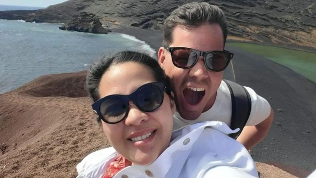 Aktris Gracia Indri mengumumkan kehamilan pertamanya bersama suaminya, Jeffrey Slijpen.