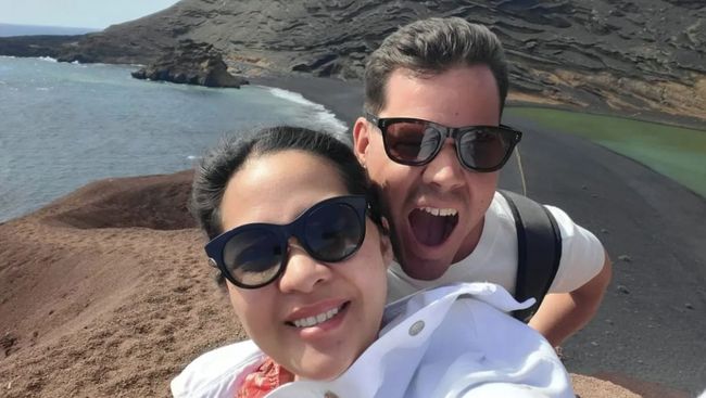 Pasangan Gracia Indri dan Jeffrey Slijpen mengumumkan kelahiran anak pertama di Belanda yang bernama Nova Lynn Slijpen.