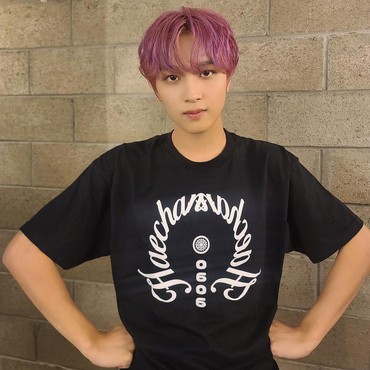 Aksi Haechan NCT 127 Diduga Gelantungan di Dalam Bus Menuju Hotel