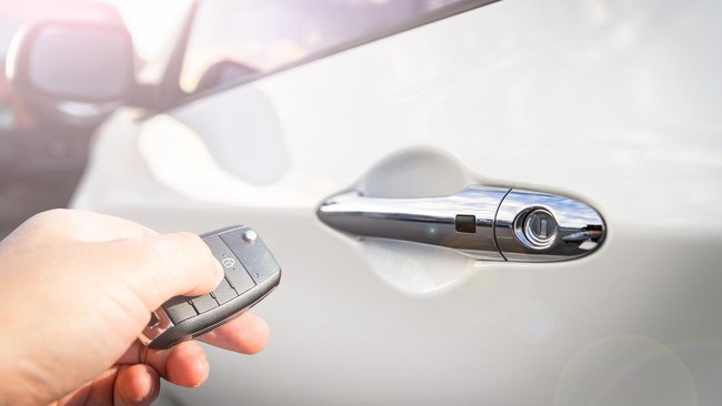 Pemilik kendaraan tak perlu langsung panik ketika remote mobil yang tiba-tiba macet atau tidak berfungsi. Berikut penyebab remote mobil tidak bekerja optimal.