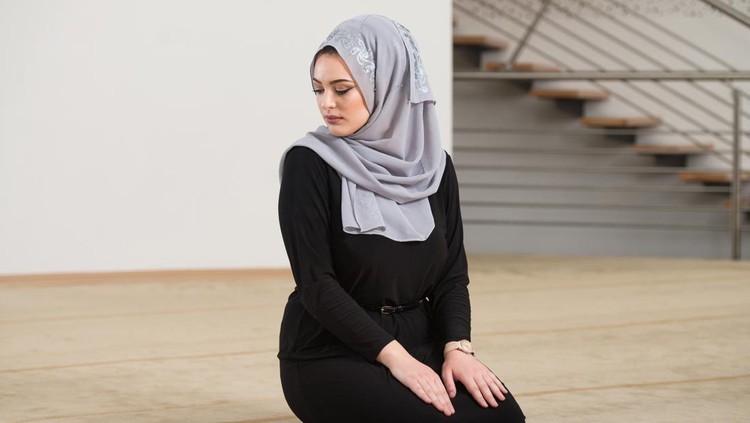 Caucasian Female Muslim Woman Wearing Black Dress And Praying In Mosque