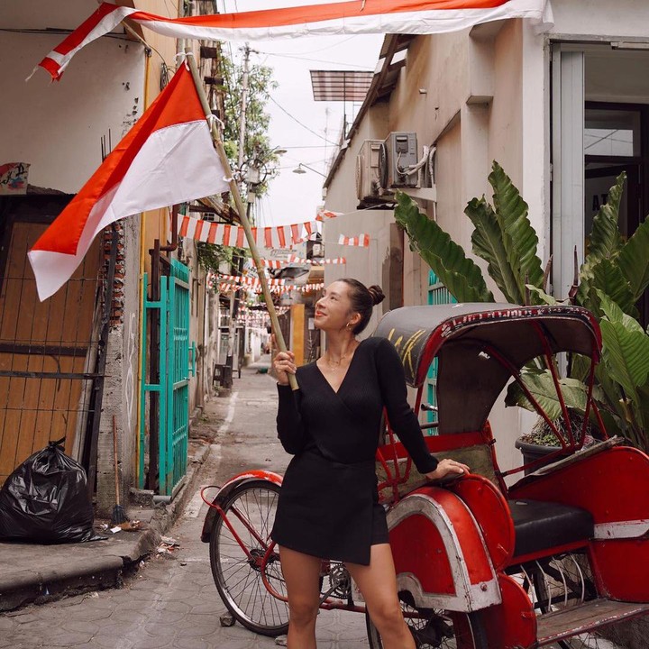 <p>Keluarga kecil Irfan dan Jennifer akan semakin ramai ya, Bunda. Kira-kira nama buah hati Jennifer dan Irfan juga akan berinisial K atau tidak ya? (Foto: Instagram @jenniferbachdim)</p>