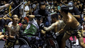 FOTO: Melongok Fight Club di Kuil Thailand