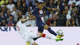 Gawang Kosong Melompong, Tembakan Mbappe Malah Kena Tiang