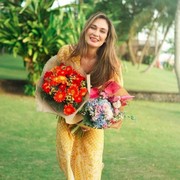 Inspirasi Gaya Stylish Pakai Rok ala Luna Maya, dari yang Santai hingga Formal!