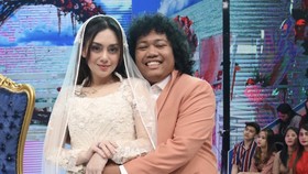 Viral Celine Evangelista dan Marshel Unggah Pasfoto Latar Biru