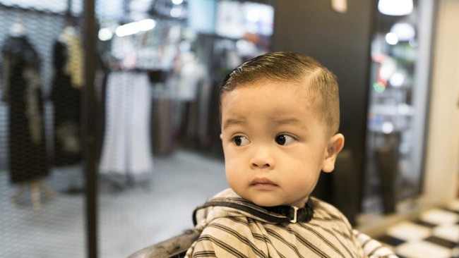 8 Model Rambut Tipis Anak Laki-laki, Dijamin Ganteng!