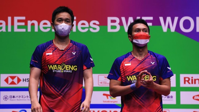 Mohammad Ahsan/Hendra Setiawan menganggap desakan pensiun usai Kejuaraan Dunia Bulutangkis 2022 di Jepang sebagai angin lalu.