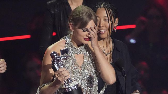 Para penggemar Taylor Swift alias Swifties mulai mempersiapkan diri untuk war tiket general sale konser di Singapura yang akan digelar 7 Juli 2023.