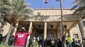 Pendukung Ulama Serbu Istana Baghdad, Irak Tetapkan Jam Malam Total
