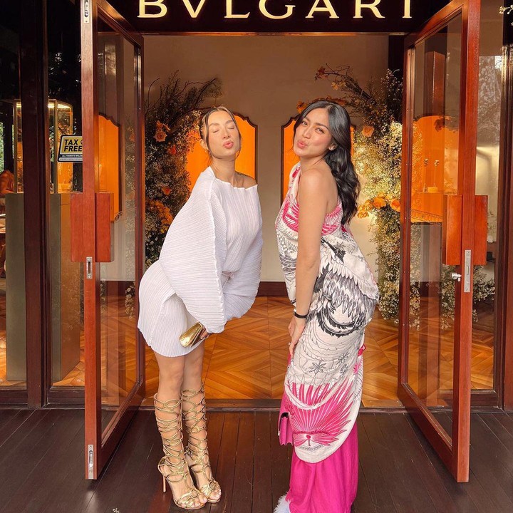 <p>Perempuan berdarah Jerman ini tetap aktif berkegiatan ditengah kehamilannya, lho Bunda. Ia sempat terlihat menghadiri sebuah acara bersama Jessica Iskandar. (Foto: Instagram @jenniferbachdim)</p>