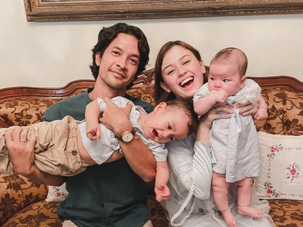 7 Potret Kedua Anak Kimberly Ryder yang Lahir di Tanggal Cantik