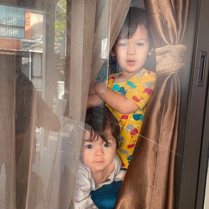 <p>Kalau dilihat-lihat, wajah Ryden mirip dengan Edward sedangkan Aisyah mirip dengan Kimberly. Kira-kira Bunda setuju tidak, nih? (Foto: Instagram: @kimbrlyryder)</p>