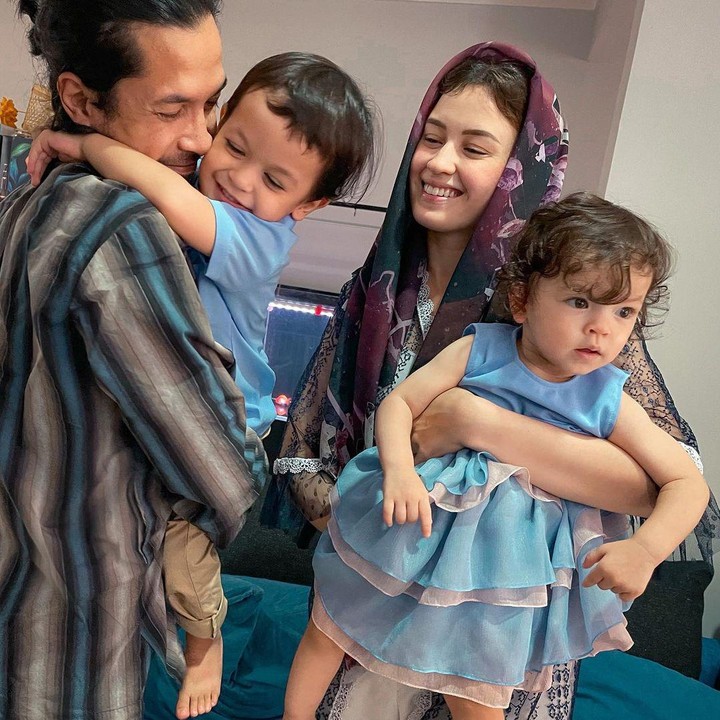 <p>Setelah menikah dengan Edward Akbar, Kimberly Ryder dikaruniai dua orang anak, Bunda. Mereka adalah Ryden Starlight Akbar dan Aisyah Moonlight Akbar. (Foto: Instagram: @kimbrlyryder)</p>
