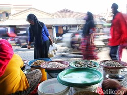 Polisi: Macet di Pasar Tarumajaya karena Pedagang Jualan di Bahu Jalan