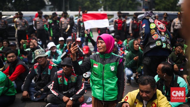 Ratusan Ojol Siap Geruduk DPR, Polisi Siapkan Rekayasa Lalu Lintas Salah satu kemungkinan rekayasa lalu lintas yang dilakukan yakni pintu keluar tol yang ada di depan Gedung DPR akan ditutup.