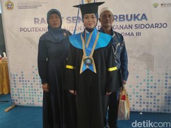 Membanggakan, Anak Korban Lumpur Lapindo Lulusan Terbaik Poltek KP Sidoarjo